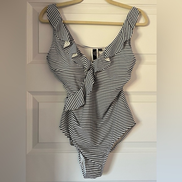 Nip Tuck One Piece Navy & White Striped Swimsuit With Ruffles, Size 8 - Picture 1 of 5